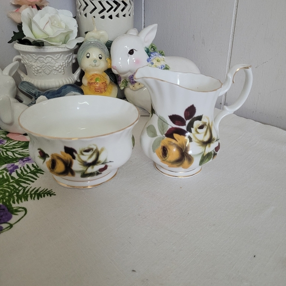 Royal Albert Cream and Sugar Set Bone China Yellow and white Rose - Picture 1 of 12